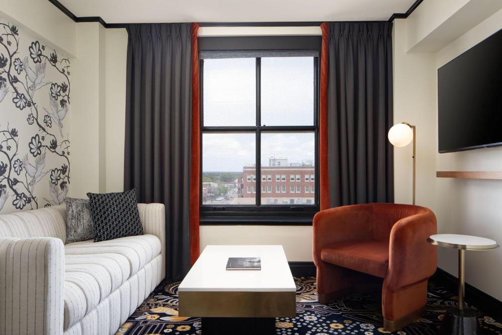 Queen Corner Suite interior